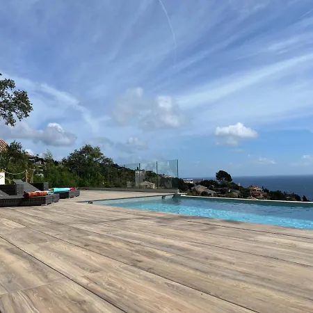 فيلة Aux Issambres Seaview لي إيسامبر
