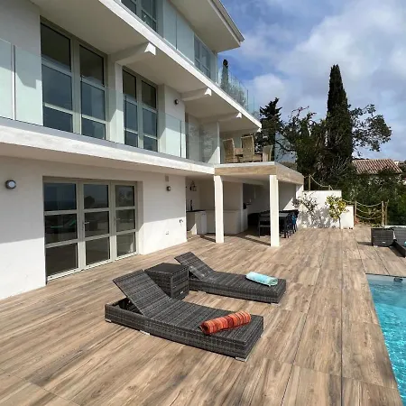 Aux Issambres Seaview فيلة